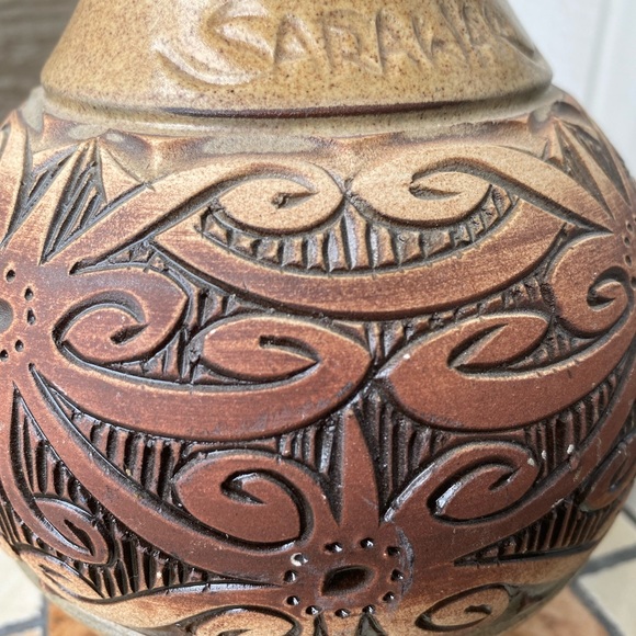 Sarawak Hand Carved Collectible Pottery Vase Signed 9” - Picture 8 of 8
